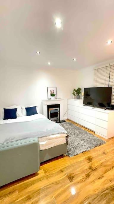 A Beautiful Stylish 2 Bedroom Apartment -City Of לונדון מראה חיצוני תמונה