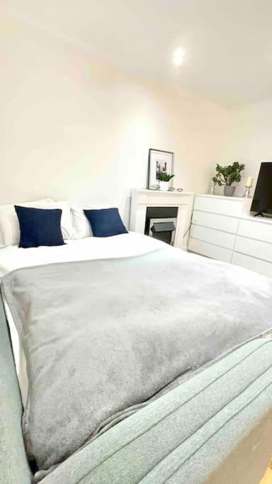 A Beautiful Stylish 2 Bedroom Apartment -City Of לונדון מראה חיצוני תמונה