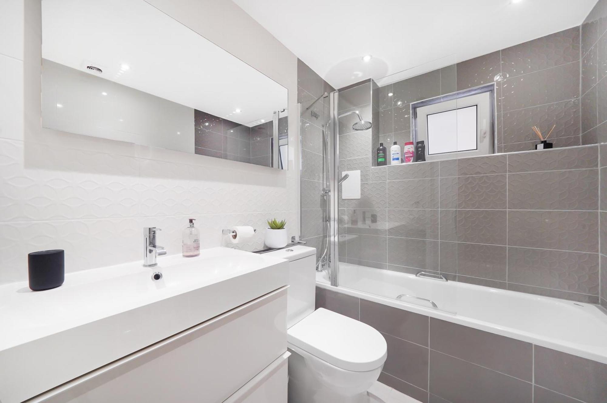 A Beautiful Stylish 2 Bedroom Apartment -City Of לונדון מראה חיצוני תמונה